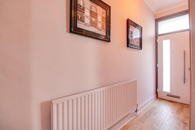 28, Rochford Avenue, Westcliff-on-Sea photo 4
