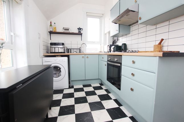 2 Ramsay Crescent, Bathgate photo 3