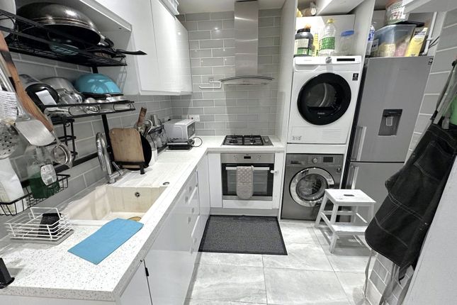 13A, Gledwood Avenue, Greater London photo 3
