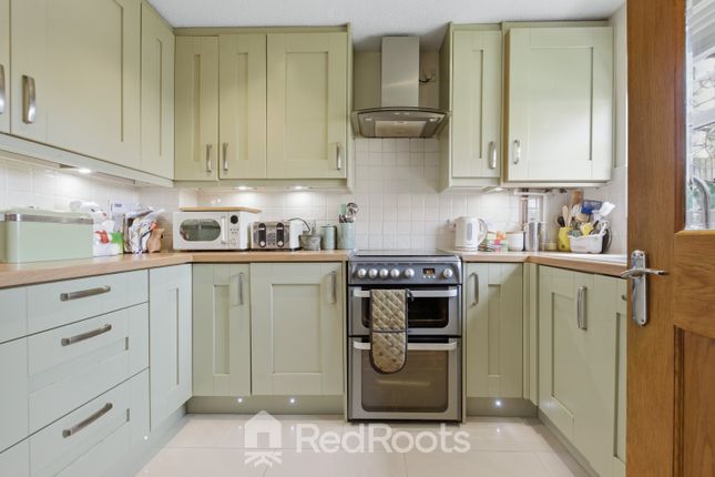 36, Beachill Crescent, Wakefield photo 3