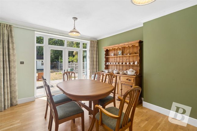 61, Woodhall Crescent, Hornchurch photo 4