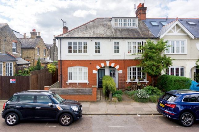 End terrace house to rent in Grena Road, Richmond