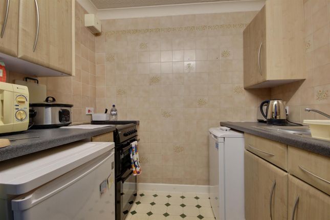 12, Homewillow Close, London photo 4