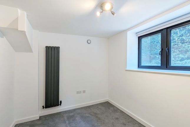 Maisonette to rent in Patterson Mews, Cormongers Lane, Redhill