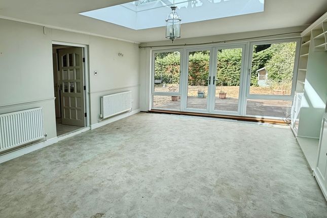 26, Hollies Way, Thurnby, LE7 photo 2