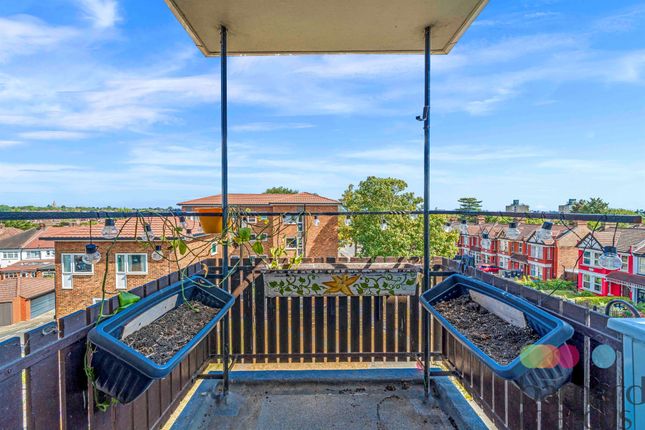 432, Bowes Road, London photo 4