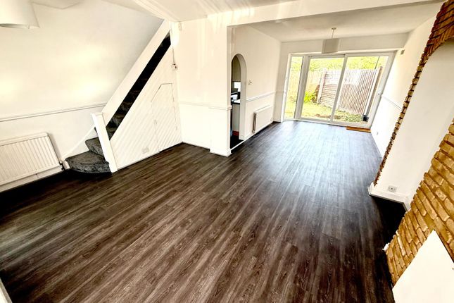 9, Hillbourne Close, Hayes photo 2