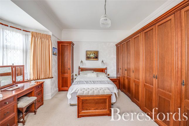 Bungalow for sale in The Mount, Noak Hill