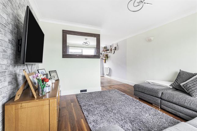 28, Kings Meadow, Kedington photo 3