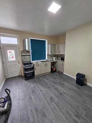 69, Cumberland Road, Bradford photo 2