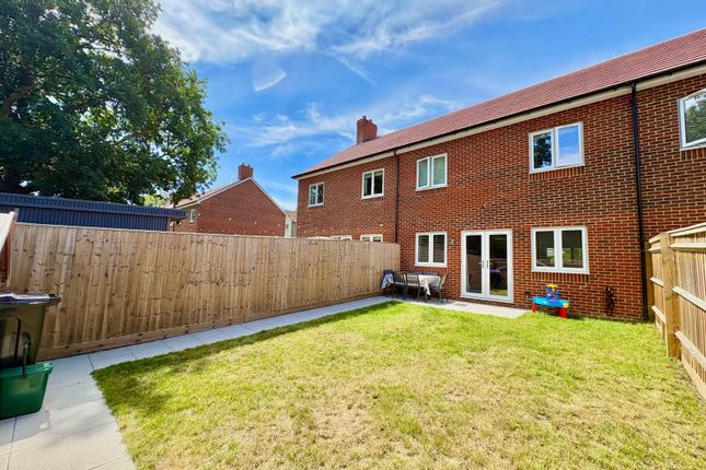 20, Lake Avenue, Camberley photo 4