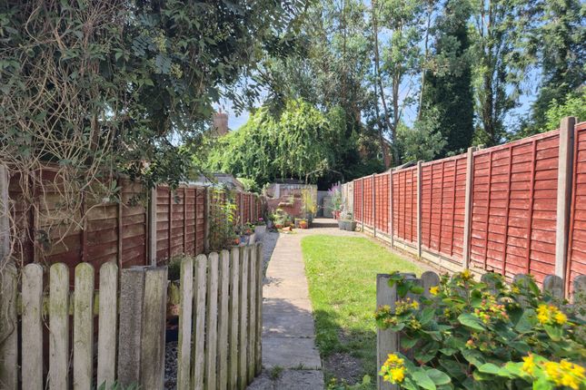 36 Grange Road, Ibstock photo 3