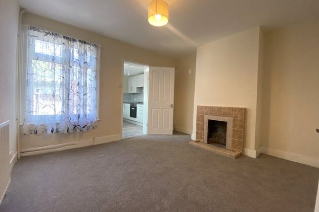11, Curtis Gardens, Surrey photo 5