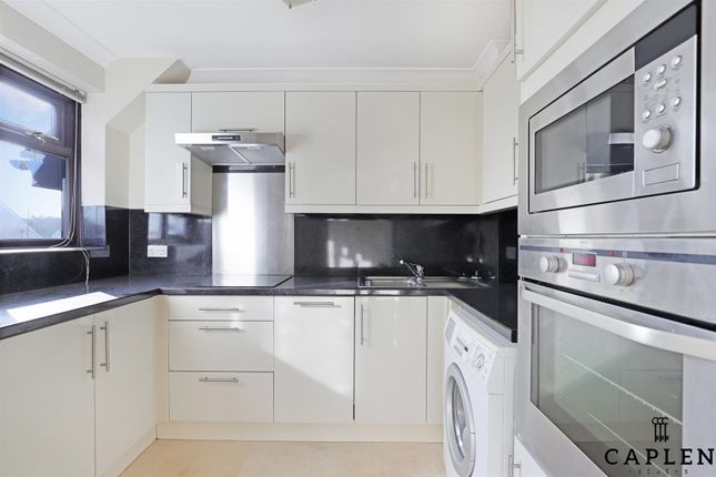 Flat for sale in Castleview Gardens, Ilford