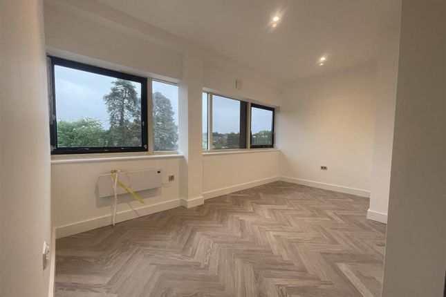 Oakley Place, Fleet photo 2