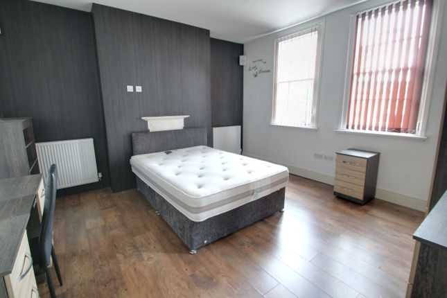 Flat to rent in Westcotes Drive, Leicester