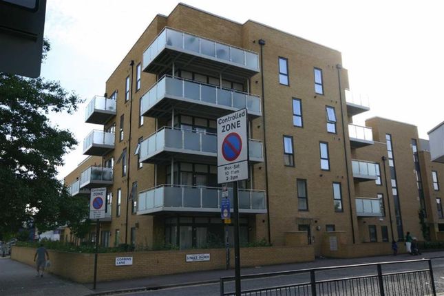 Flat to rent in Corbins Lane, Harrow, Middlesex