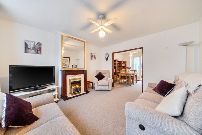 34, Badgers Croft, London photo 2