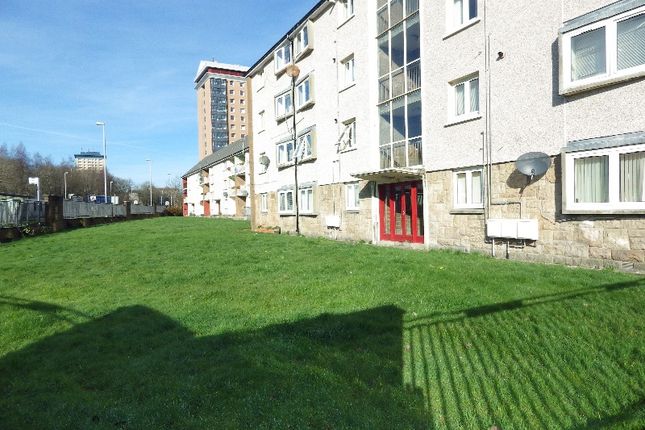 Thumbnail Flat to rent in West Buchanan Place, Paisley, Renfrewshire