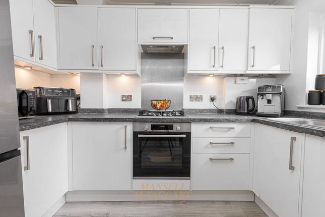 40 Oakapple Close, Crawley photo 2