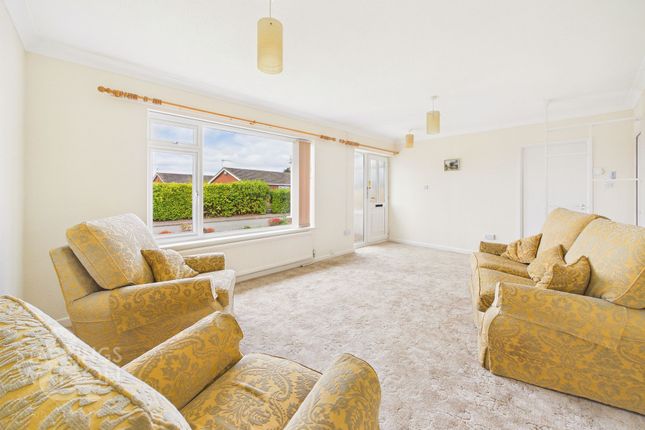 56 Field House Gardens, Diss photo 2