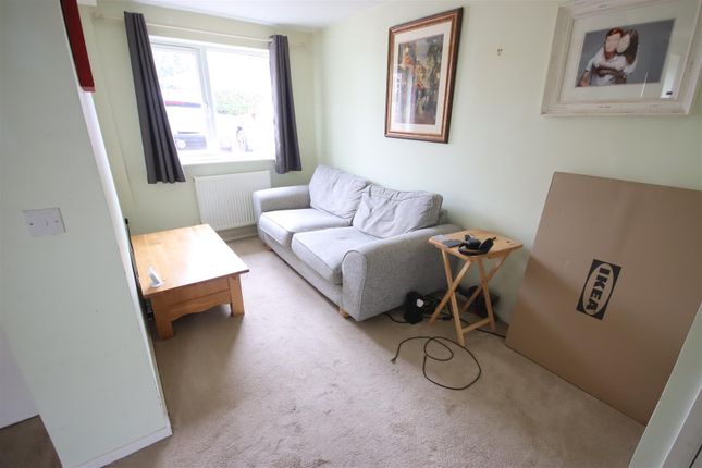 33, Wicks Drive, Chippenham photo 4