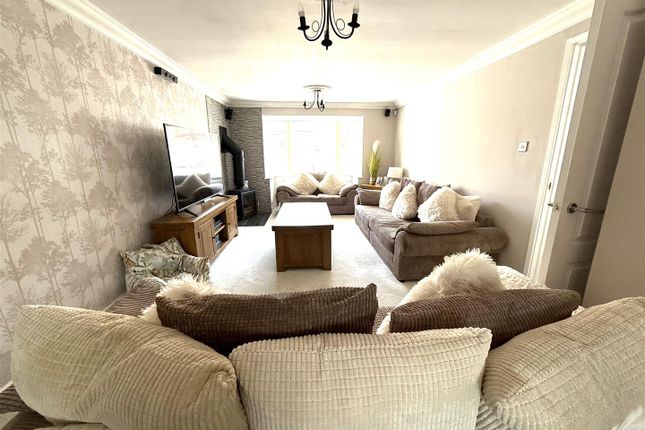 2, Weston Close, Cannock photo 4