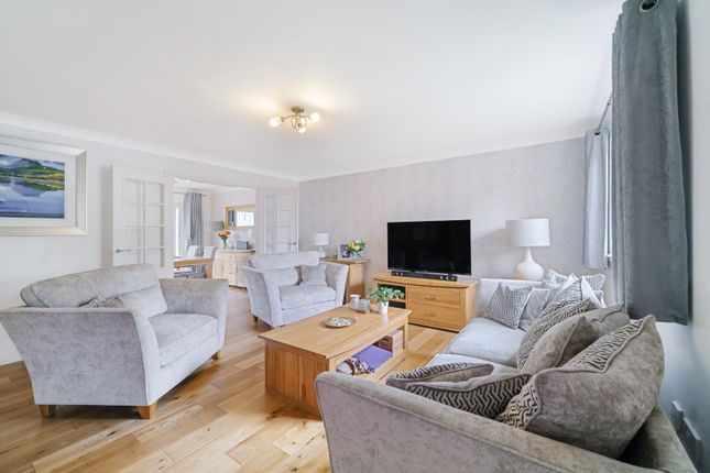 111, Strathcarron Drive, Renfrewshire photo 2