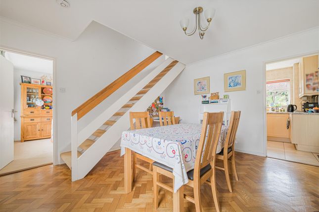 2, Cheriton Avenue, Bromley photo 2