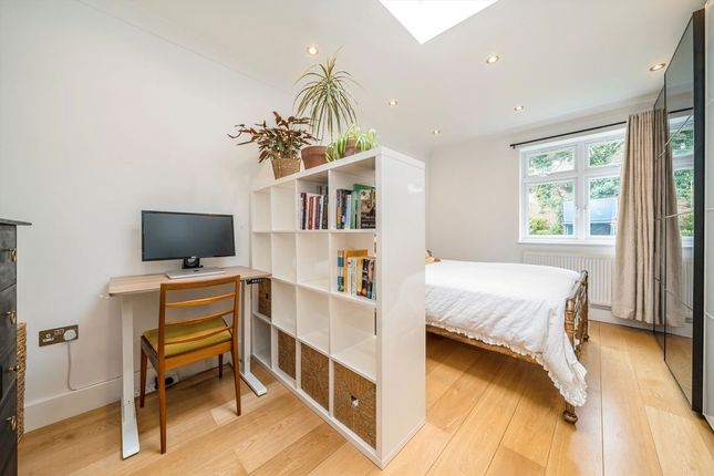 Flat 2, 21, St Andrews Road, Acton photo 4