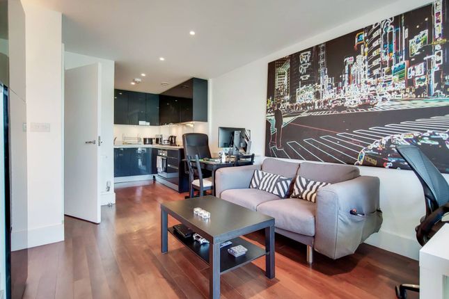 Flat for sale in West Carriage House, Woolwich Riverside, London