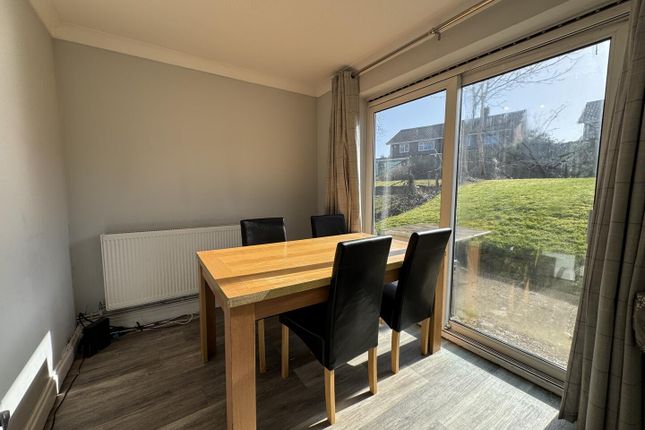 19, Parkfield Close, Crawley photo 5