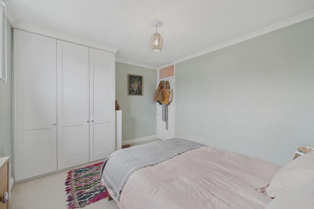 Flat A, 42, Leghorn Road, London photo 3