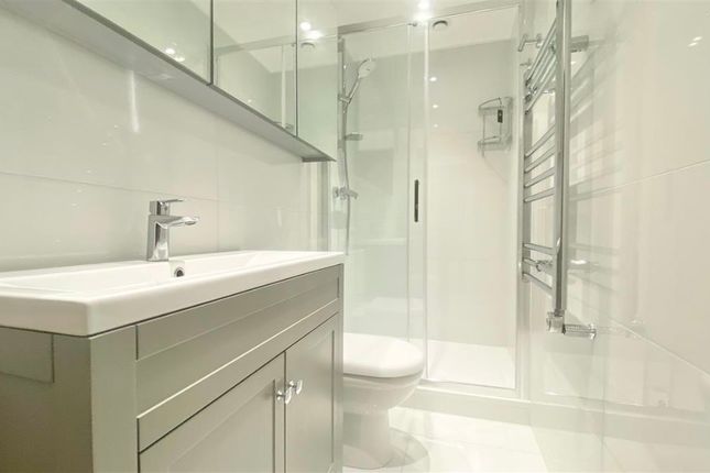 9d Dunrobin Court, 389 Finchley Road, London photo 4