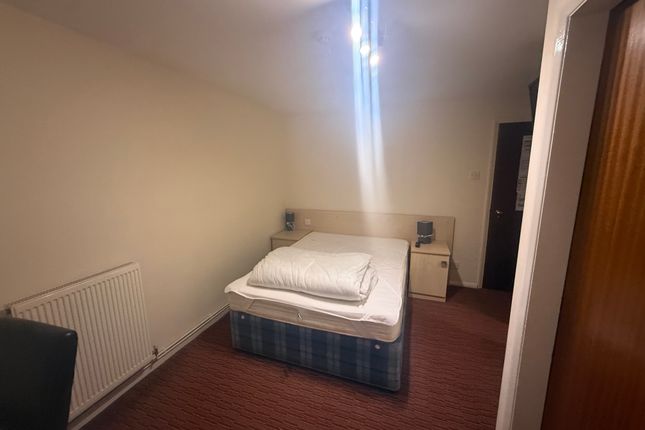 Room 8, Mansfield photo 4
