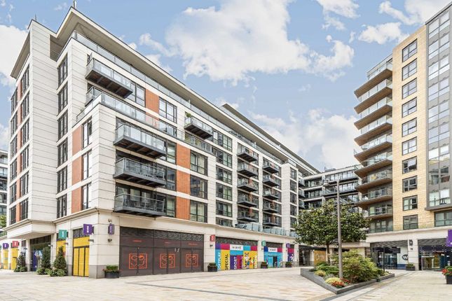 Flat to rent in Longfield Avenue, London