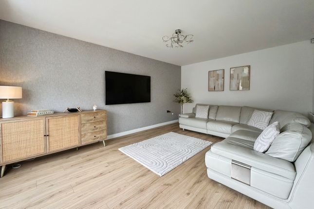 34, Lumloch Drive, Bishopbriggs photo 4