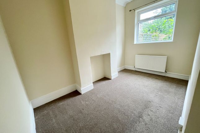 Flat to rent in Glebe Street, Huddersfield