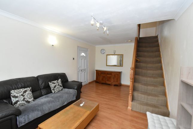 202 Sudbury Heights Avenue, Greenford photo 2