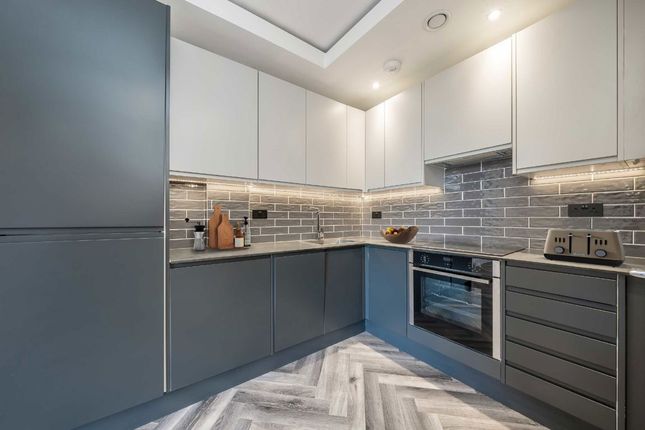 Flat 2 Nya House, 40, Baker Street, Weybridge photo 2