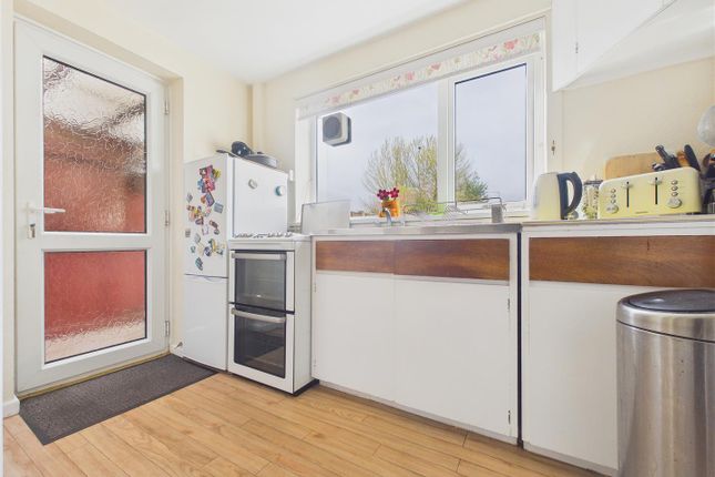 32, Portobello, Rugeley photo 3