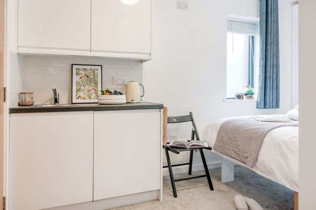 Thumbnail Room to rent in Queens Drive, London