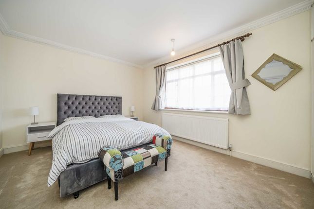 Detached house to rent in Chatsworth Road, London