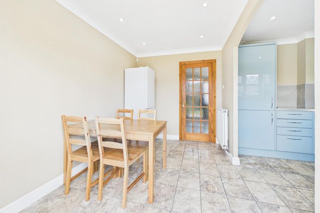 36, Pemberton Gardens, Reading photo 4