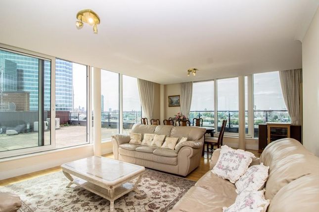 Thumbnail Flat to rent in Boardwalk Place, Canary Wharf, Isle Of Dog, London