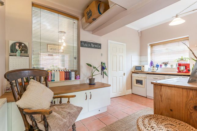 13 The Avenue, Caldicot photo 4