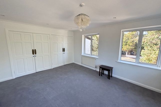5 Manor Road, Sutton photo 3