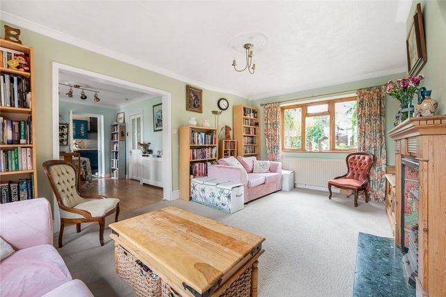 13, Thompsons Close, Woking photo 3