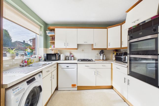 5, Abthorpe Avenue, Northampton photo 3