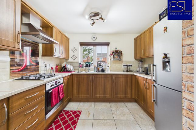 19, Lancaster Gardens, Coventry photo 2